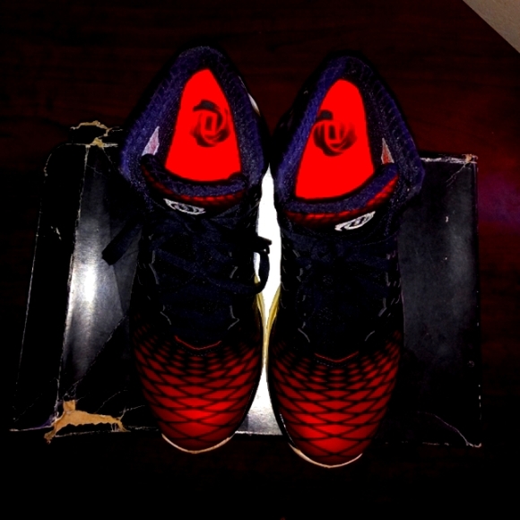 Derrick Rose Chicago Blacklight Scarlet Size 12 - Picture 6 of 10